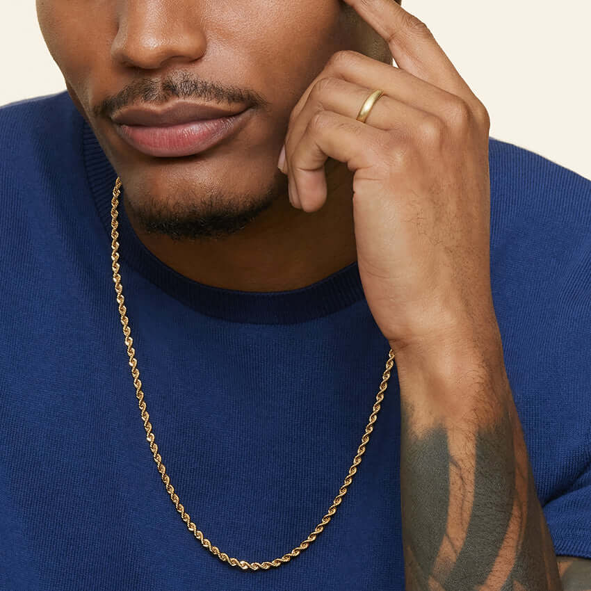 male model wearing 4mm wedding band