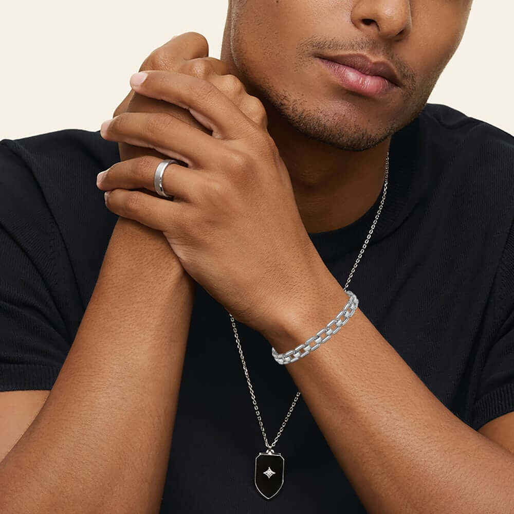 4th model wearing Kean Link Chain Bracelet