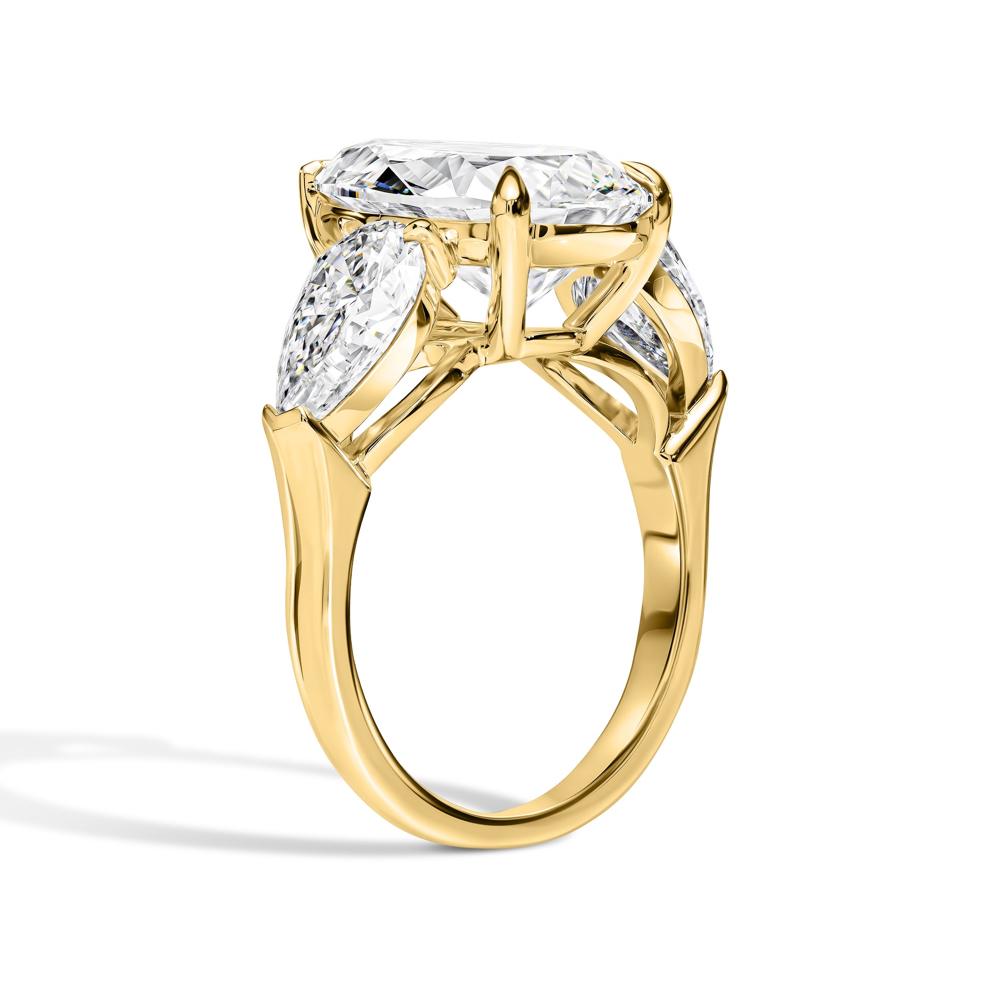 Gold ring with diamond 